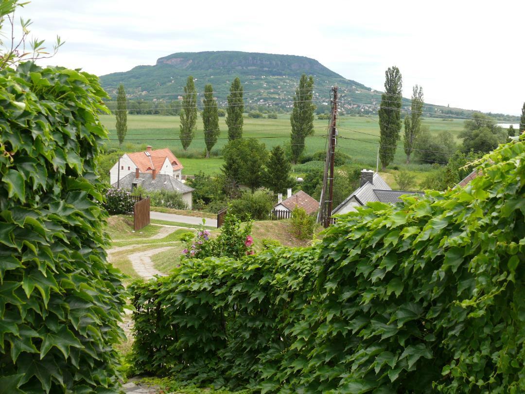Szigligeti Panorama Apartmanhaz Bagian luar foto